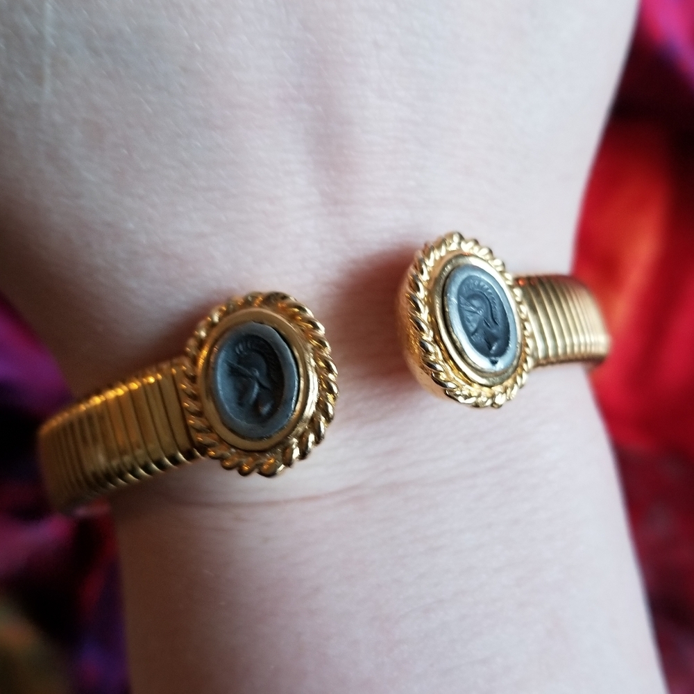 Relisted -Vintage Roman Soldiers bracelet gold tone cameo bangle cuff - Picture 6 of 14
